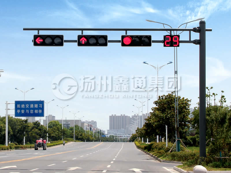 XHDG-002，F(xiàn)型懸臂信號(hào)燈桿