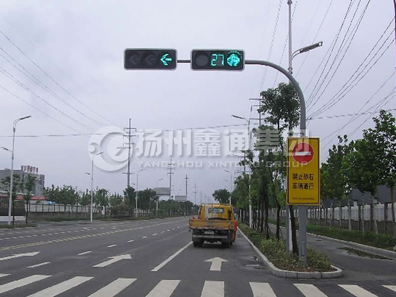 XHDG-051，自彎信號(hào)燈桿